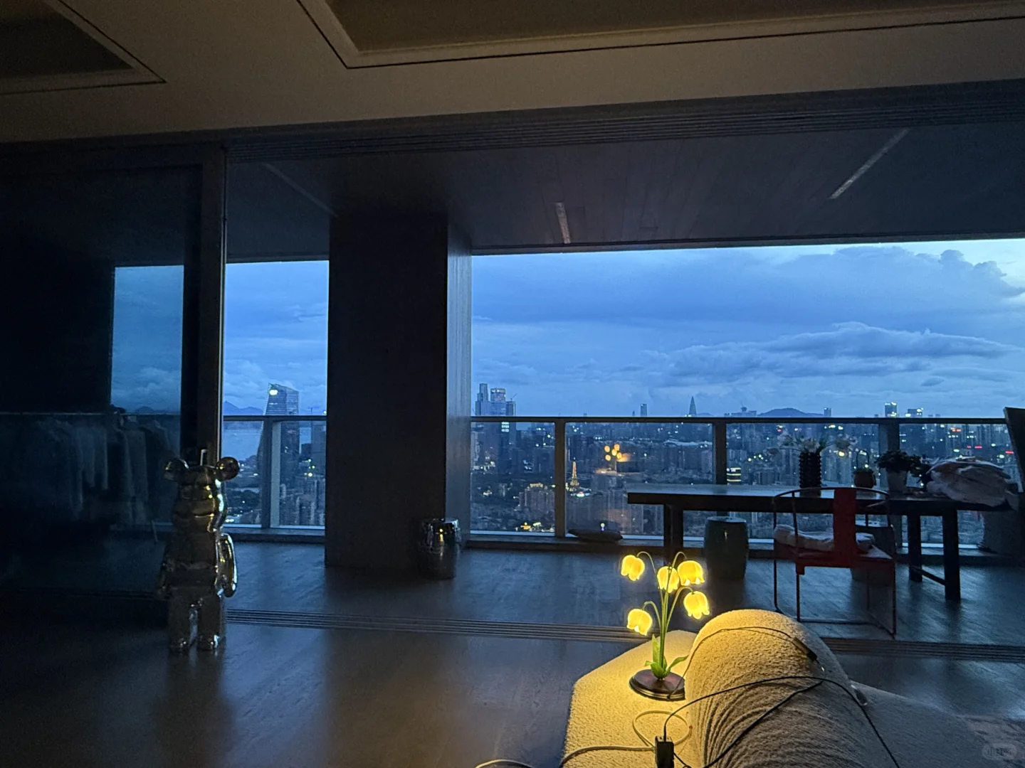 右滑看我在深圳月租10w的大平层