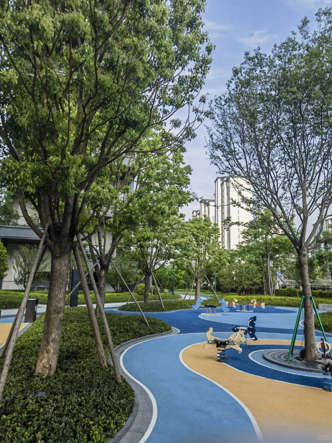 朋友家的小区像公园