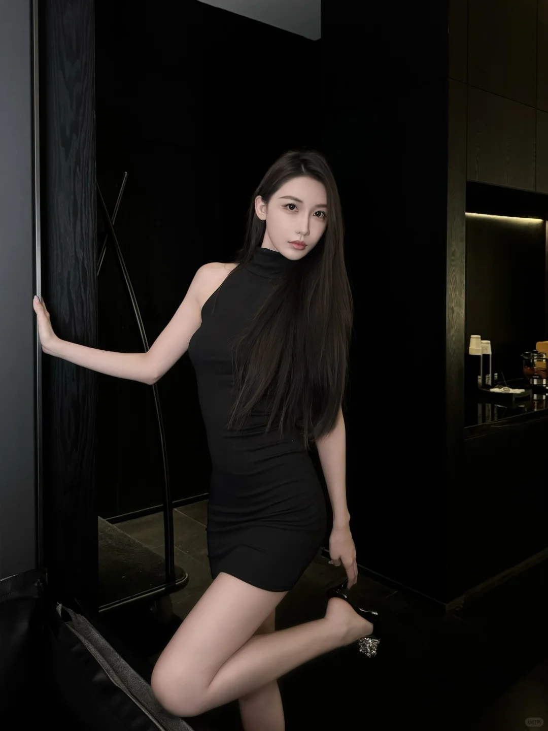 啧