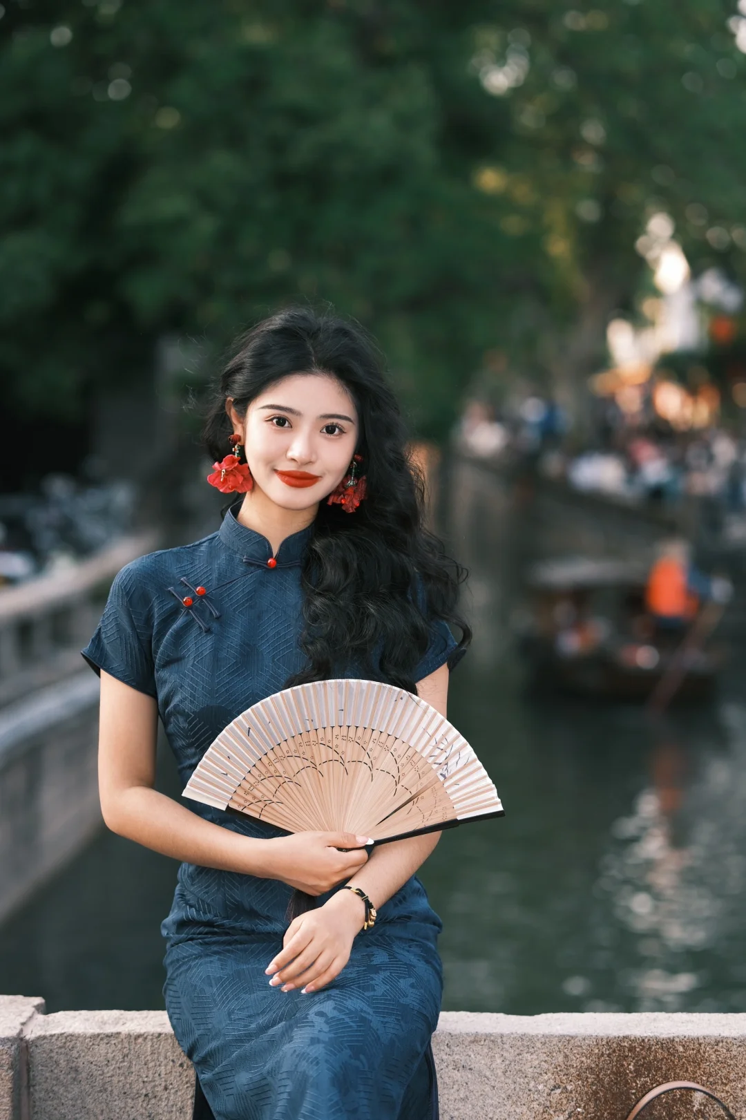 青砖伴瓦漆🍃总要来姑苏穿一次旗袍吧！