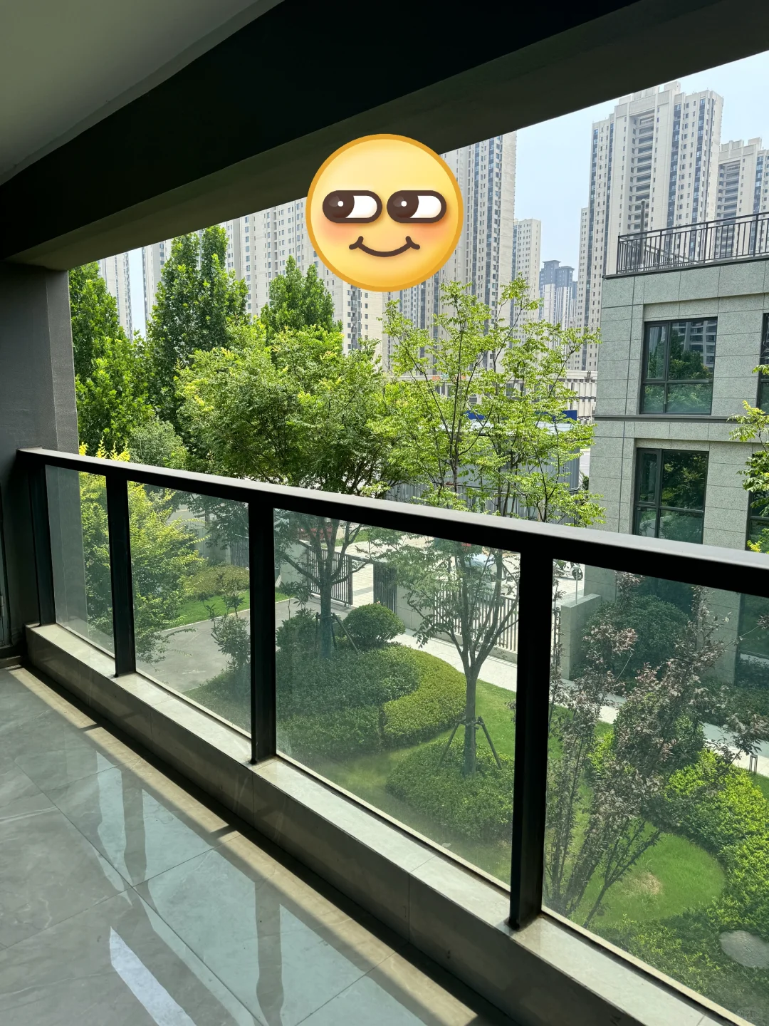 在郑州花1300租了个空房！三室两卫包物业！