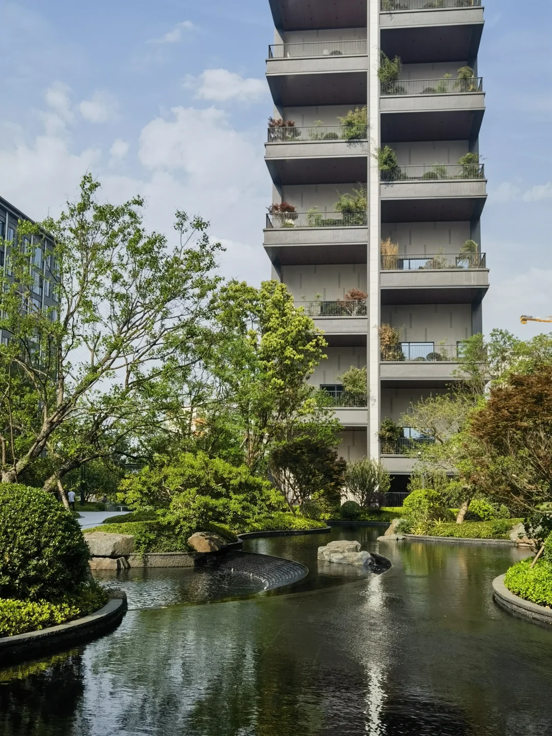 朋友家的小区像公园