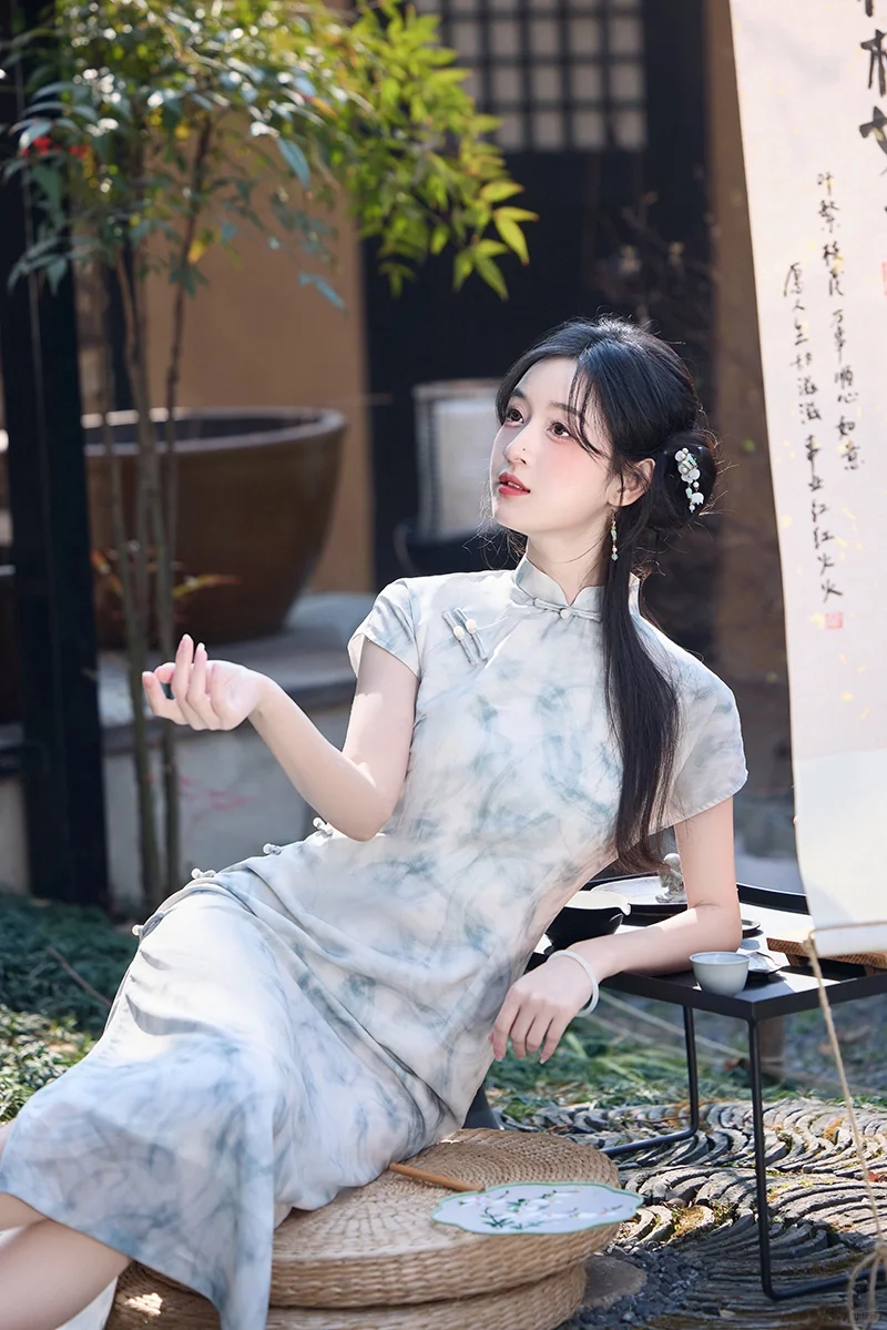 灰色梦幻旗袍👘新中式风