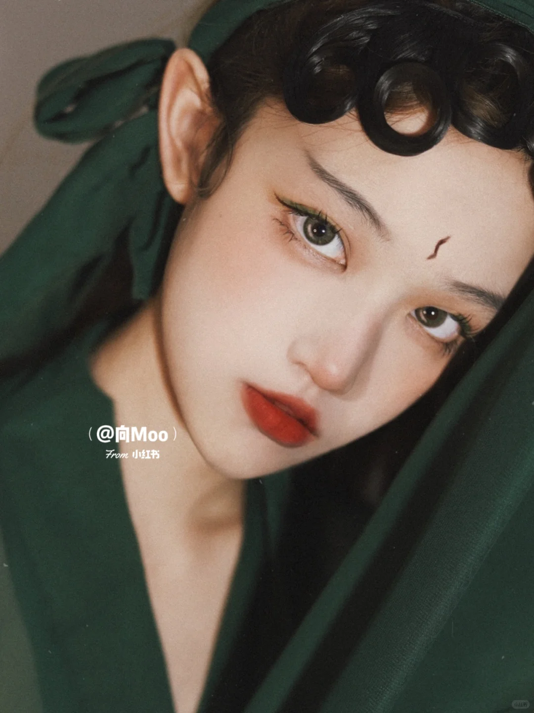 半生误我是情痴‘张曼玉青蛇仿妆