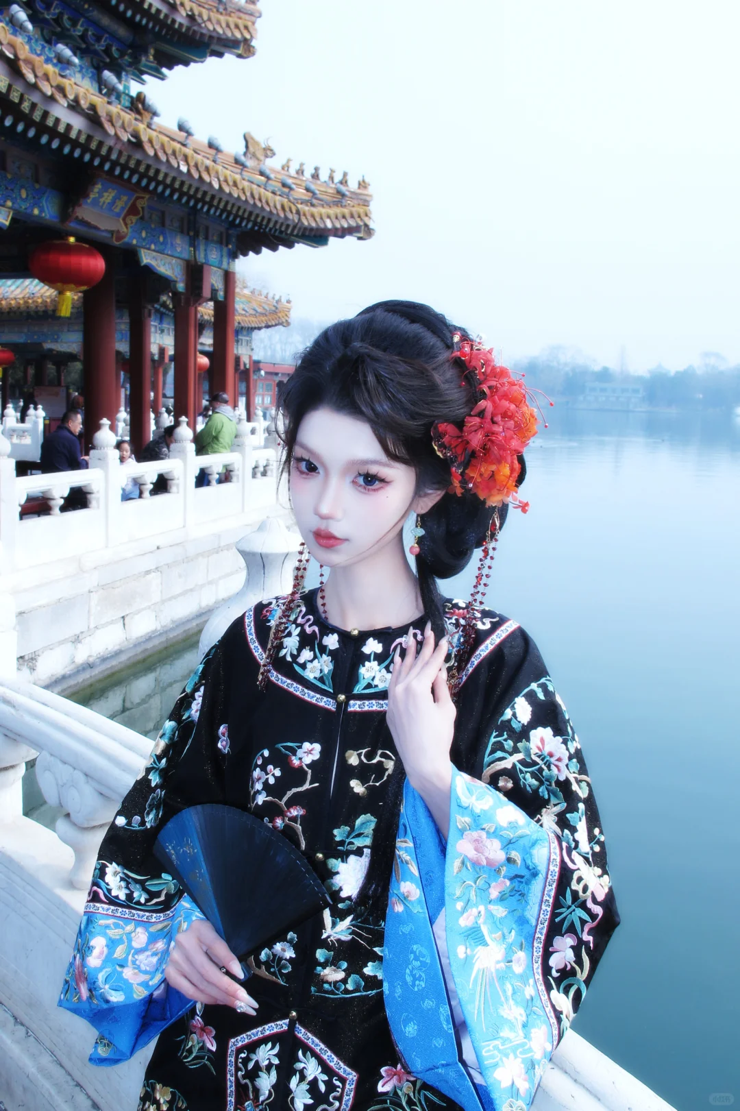 谁说清冷与明艳不可兼得