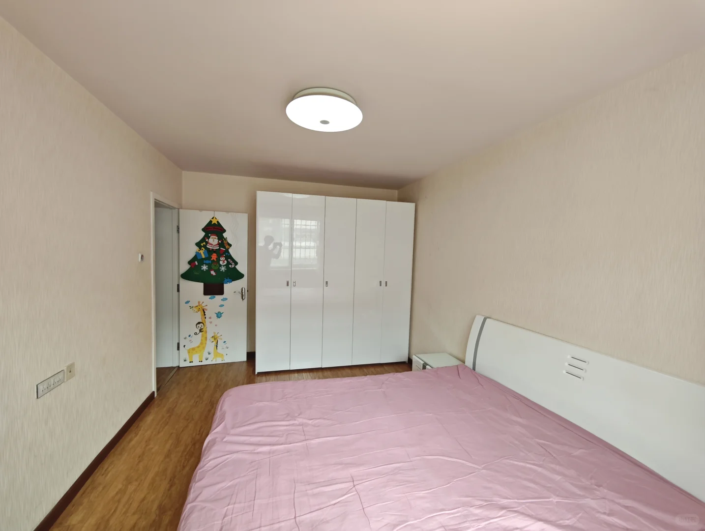 因工作原因转租一居室 靠近一中心