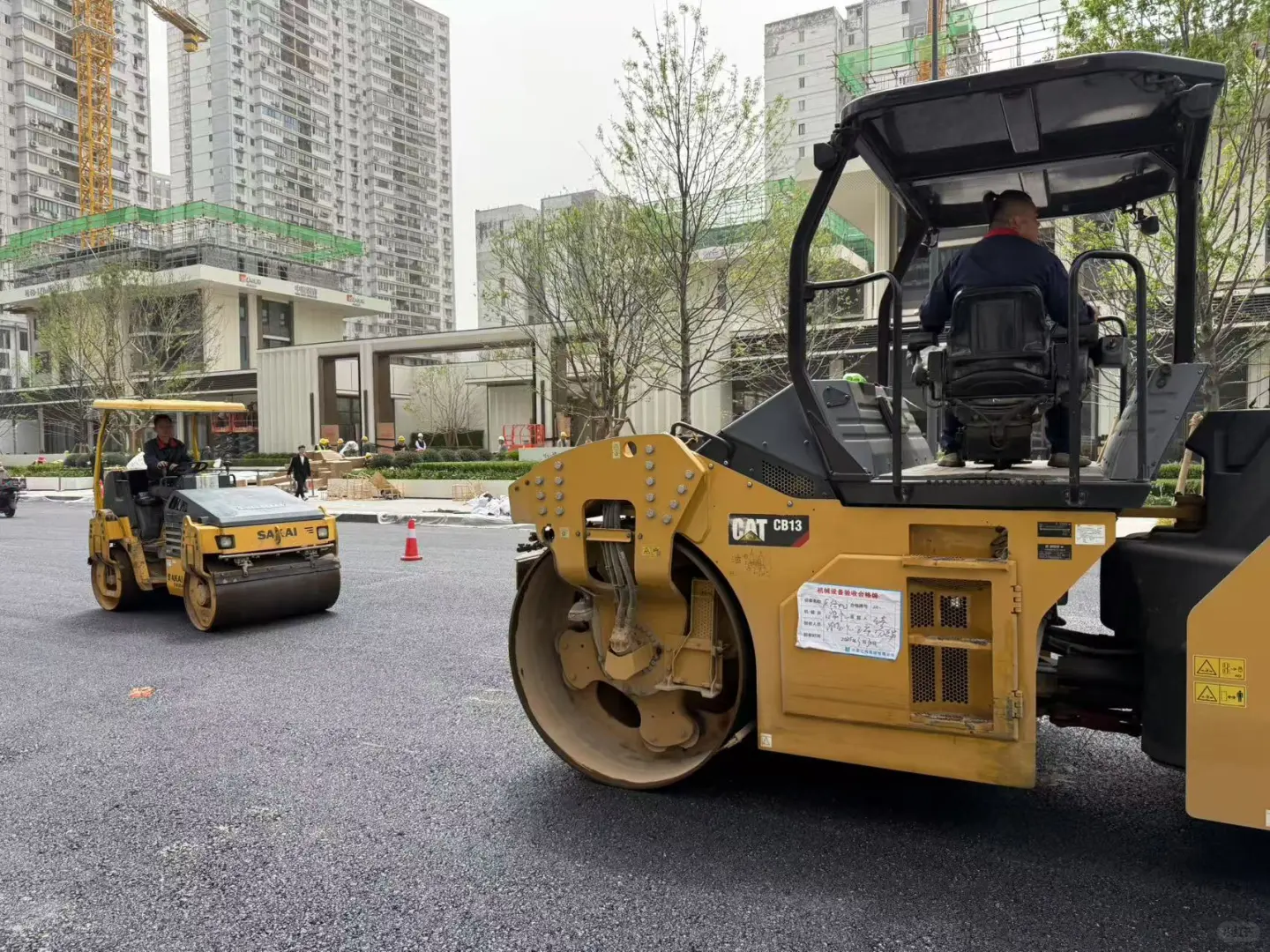 房子还没卖，路都开始修了，这个开发商有担当