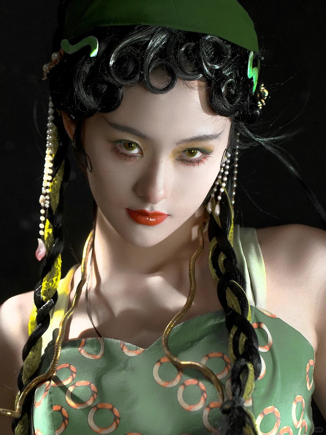 以为不能驾驭青蛇的妖娆妩媚结果。。。