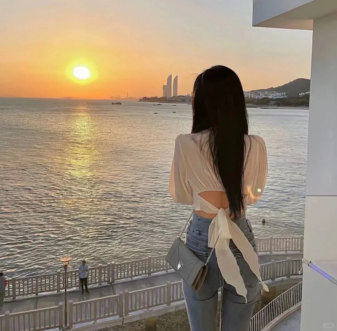 海边背影女头