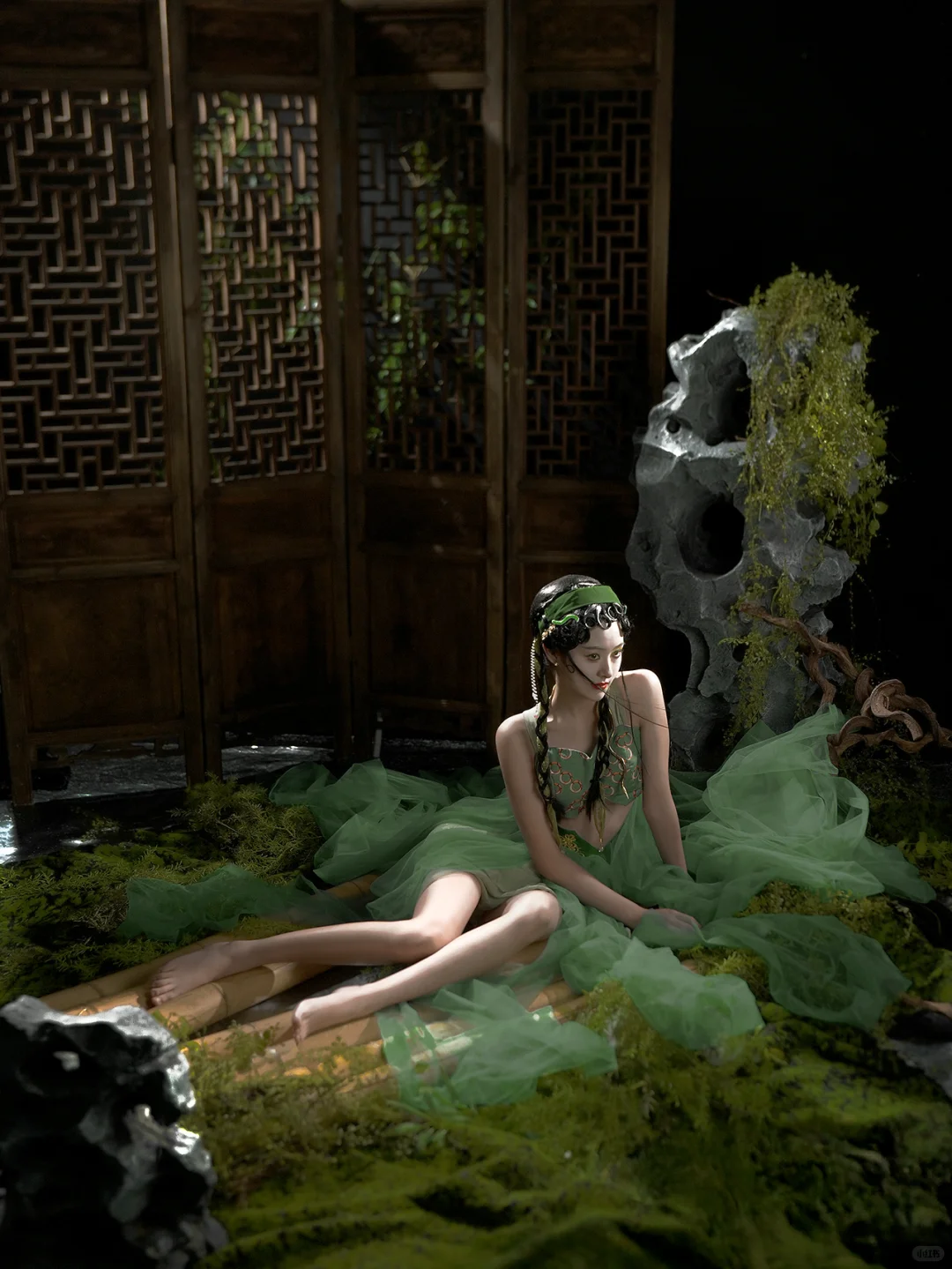 以为不能驾驭青蛇的妖娆妩媚结果。。。