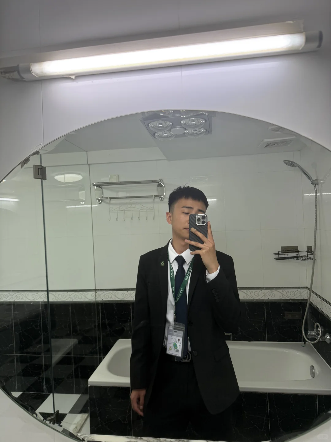 我是一名地产销售，请攻击我最薄弱地方