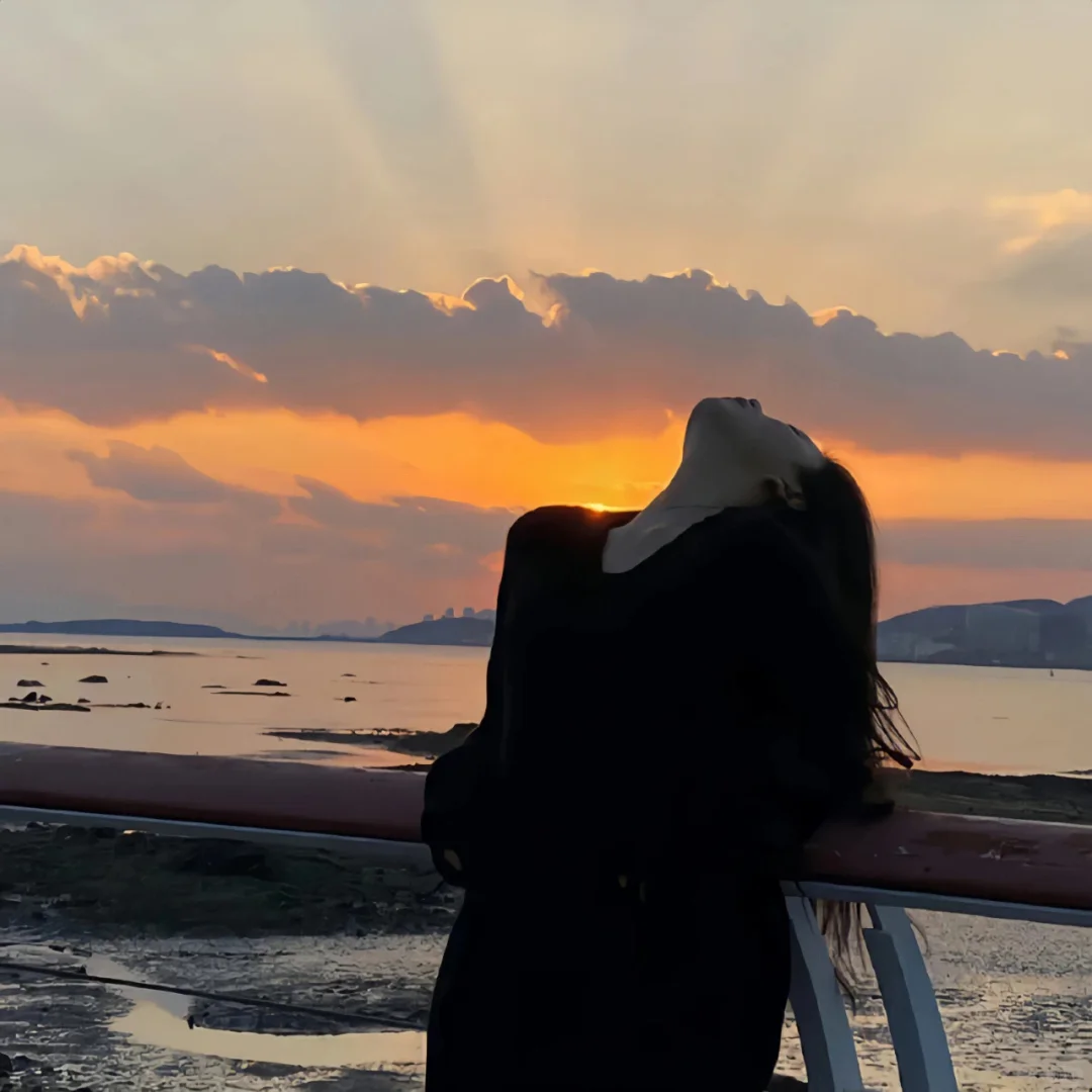 海边背影女头