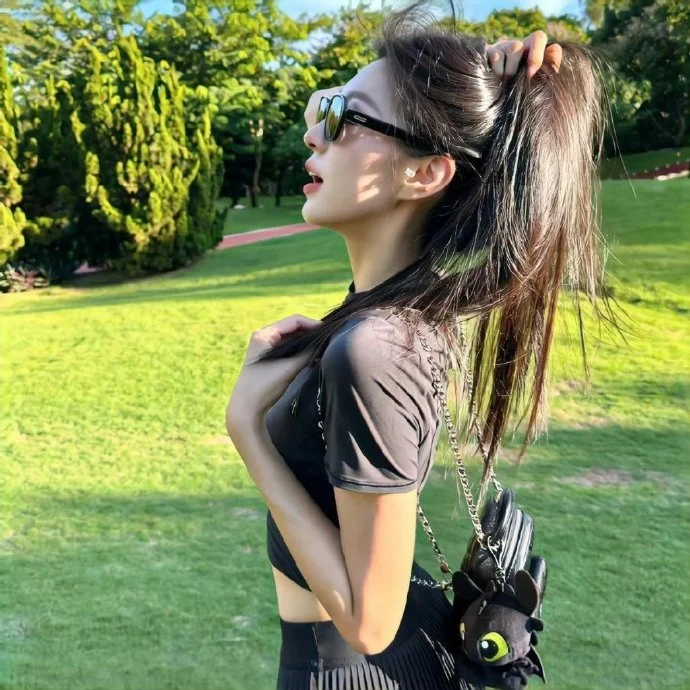 谁说美女一定要甜？姐就要又飒又自由！