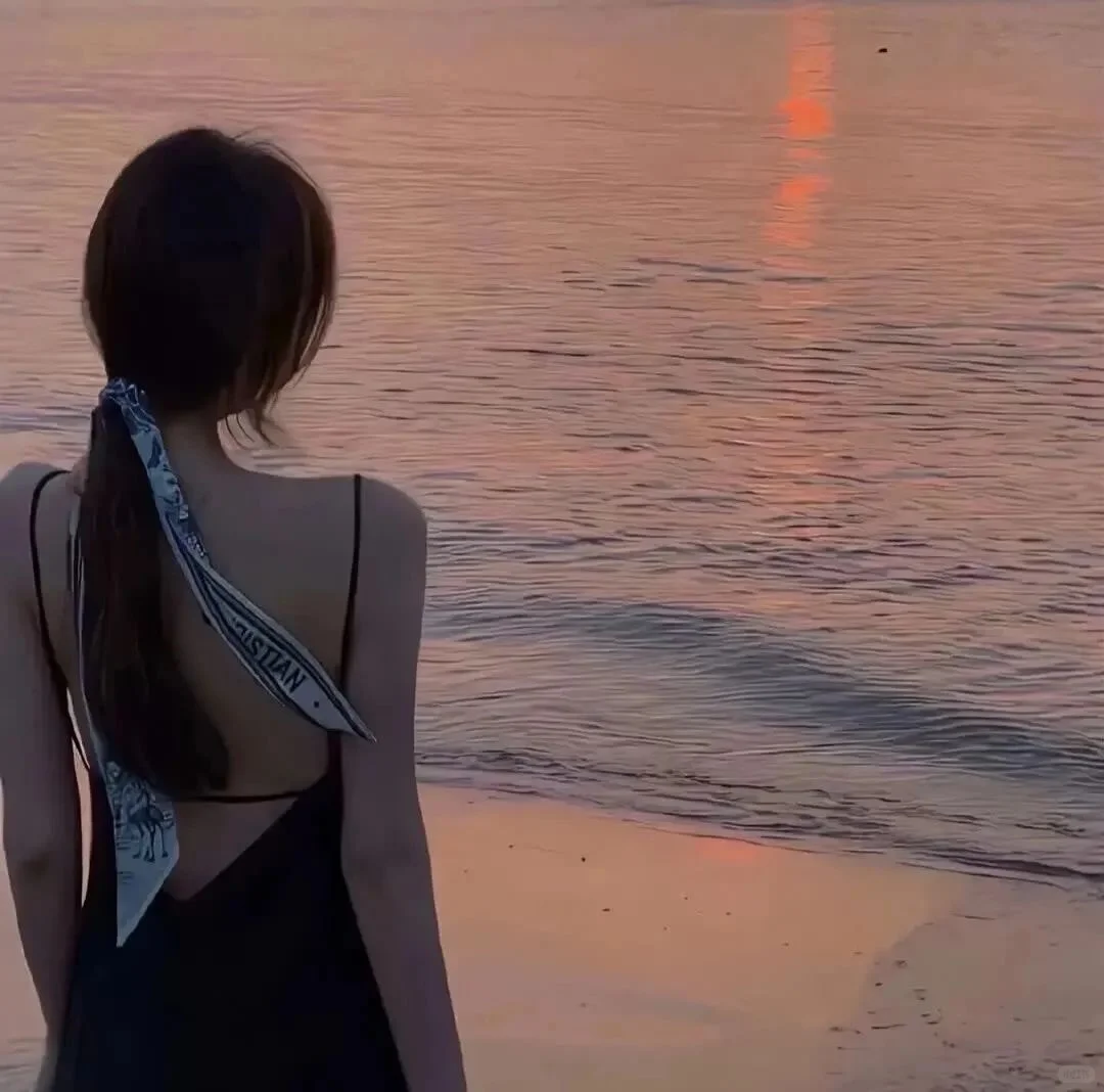 海边背影女头