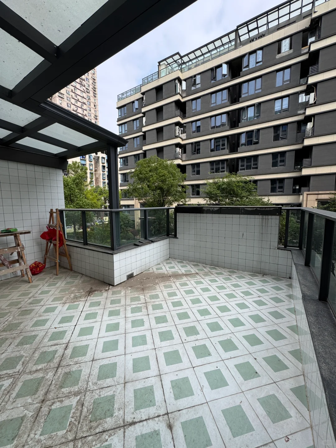 重庆买房｜九龙坡树景洋房带20平露台花园