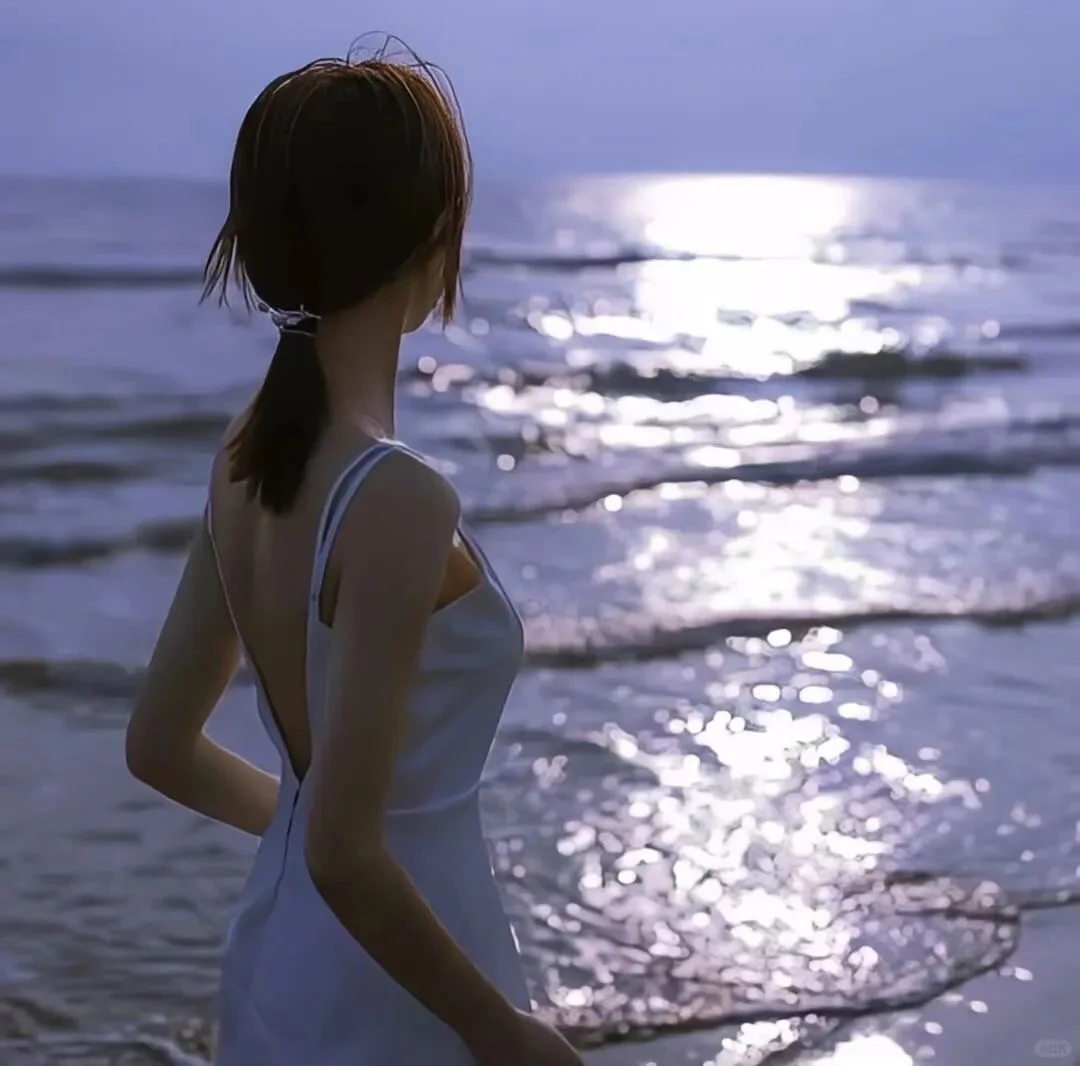 海边背影女头