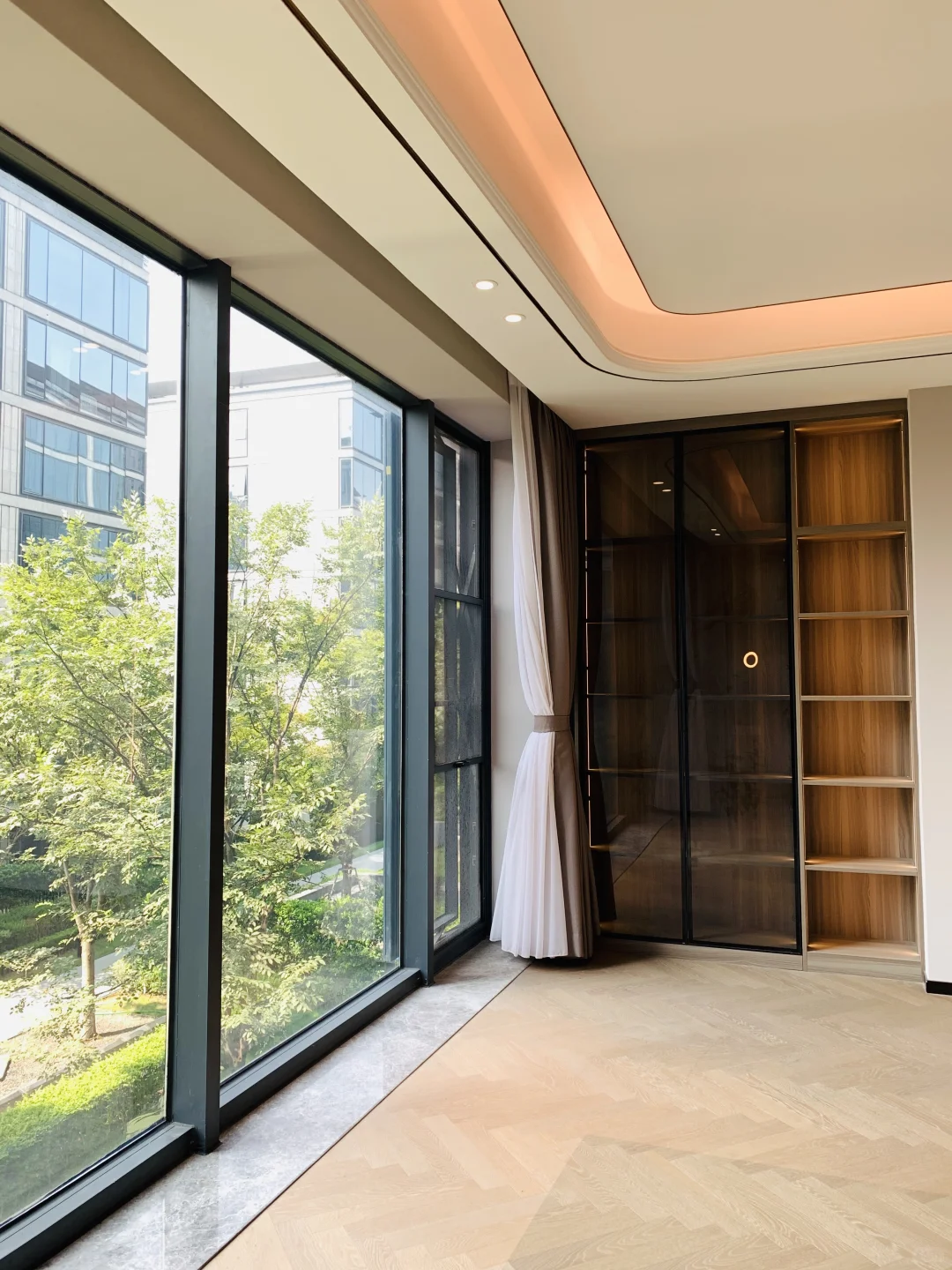 业主一天都没住过，想卖了。随时可以看房🏡