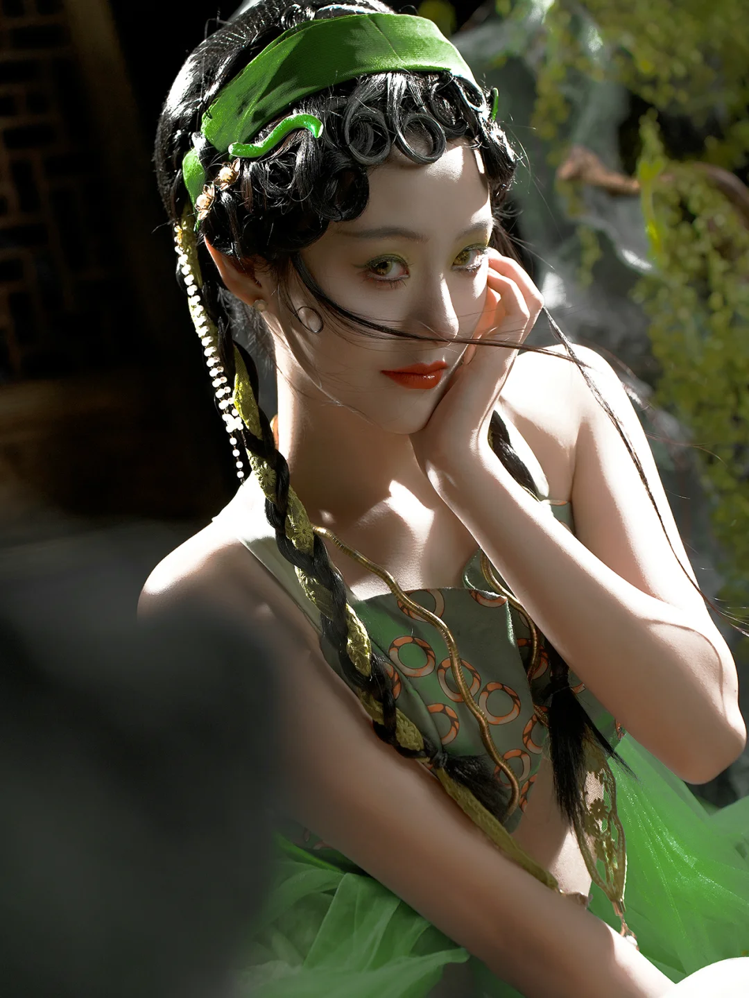 以为不能驾驭青蛇的妖娆妩媚结果。。。