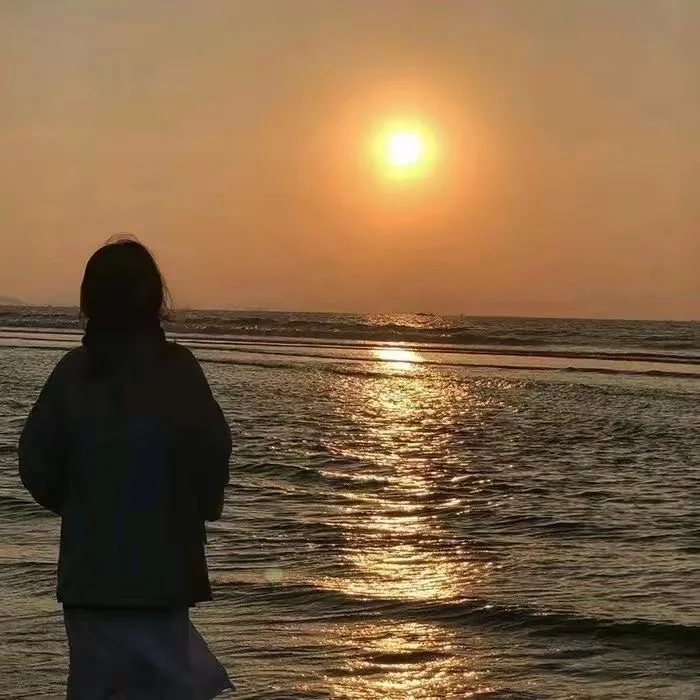 海边背影女头
