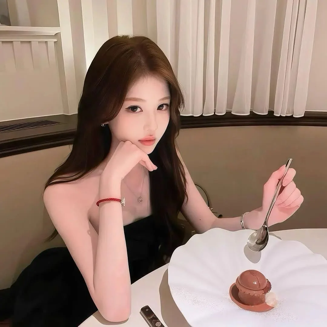 𝙒𝙚𝘾𝙝𝙖𝙩｜值得长期不换的女生头像