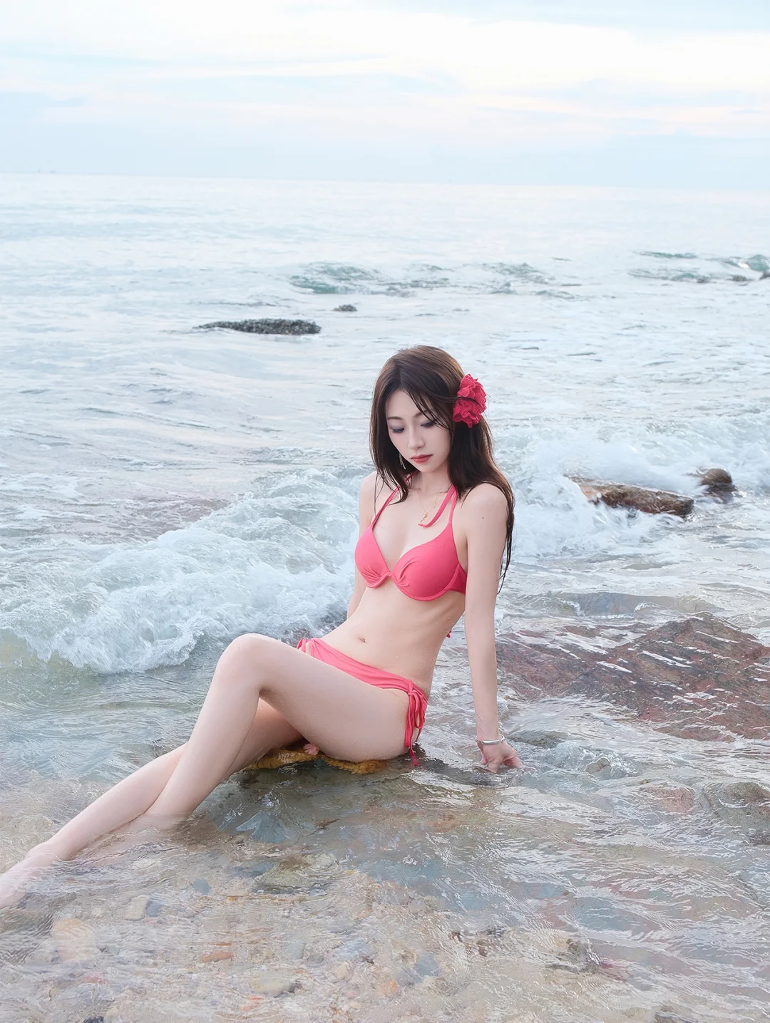来海边当然就是为了穿比基尼拍好看的照片了