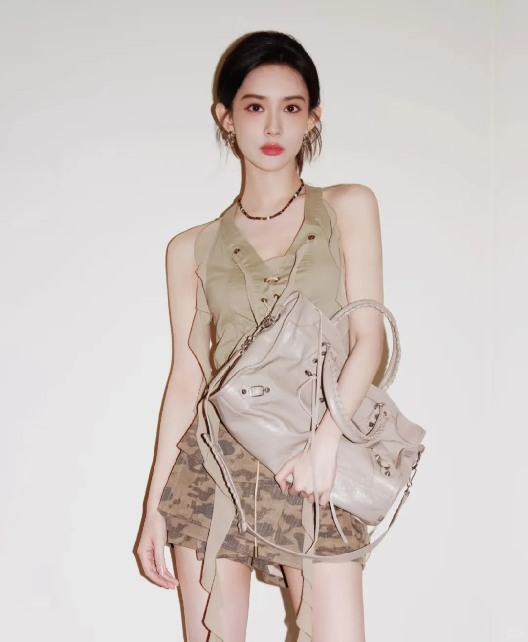 美到窒息的氛围感写真～孟子义