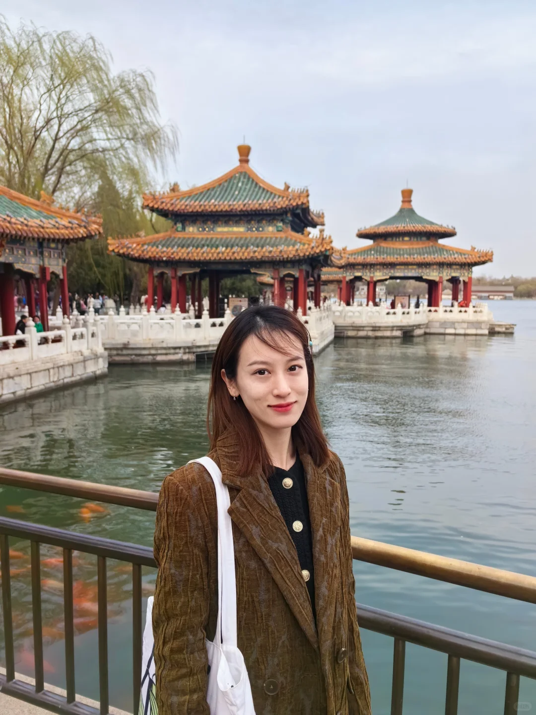 在？看看美女。