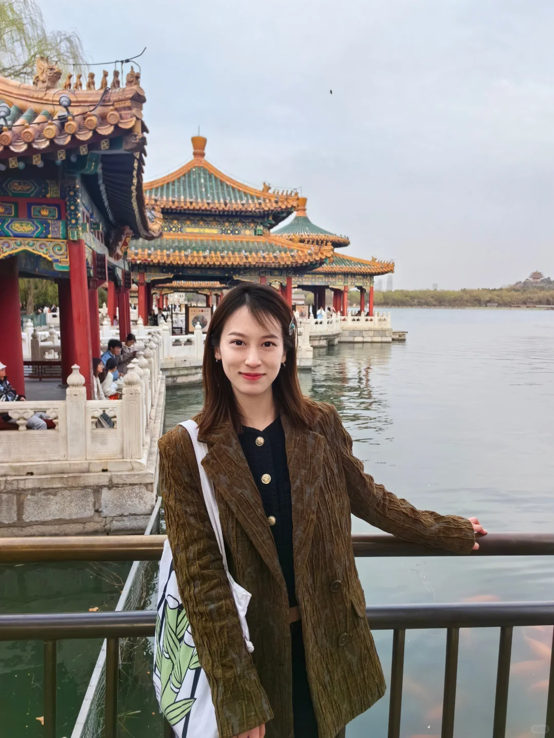在？看看美女。