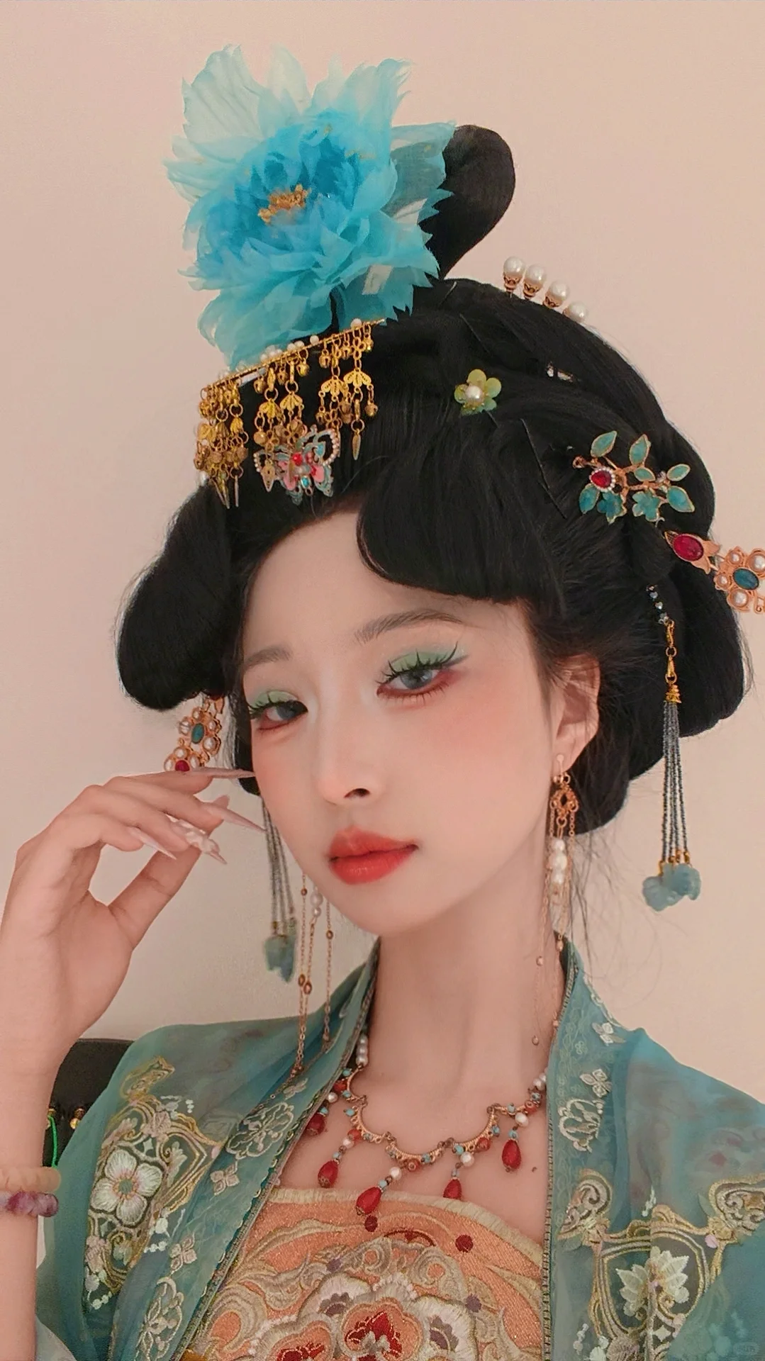 今我妩媚 是春凭栏