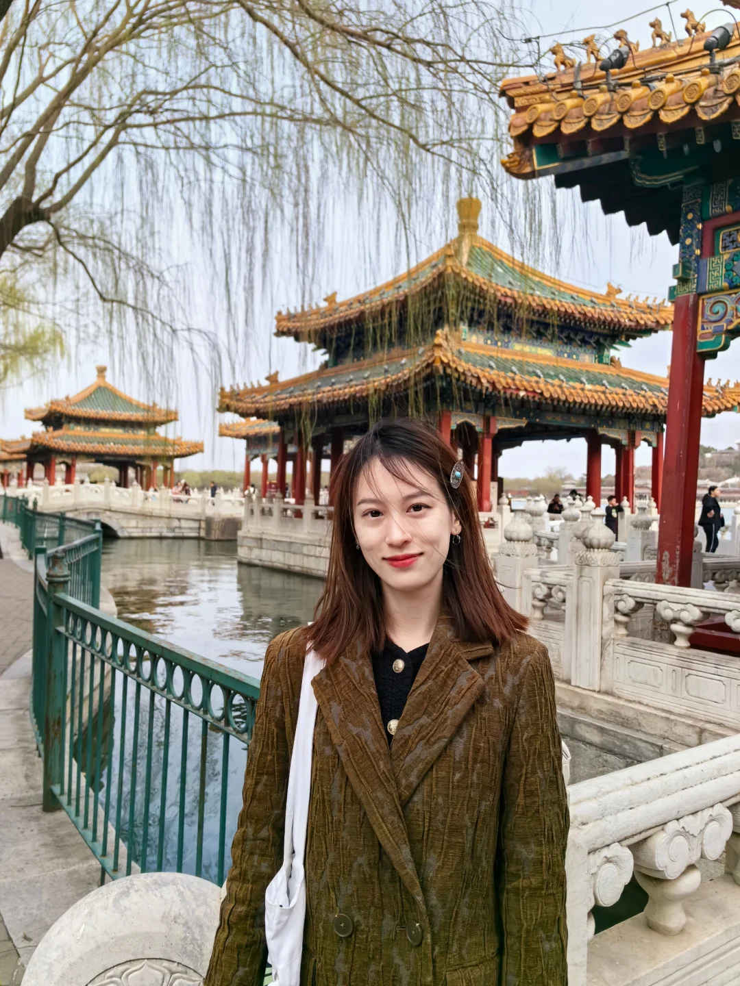 在？看看美女。