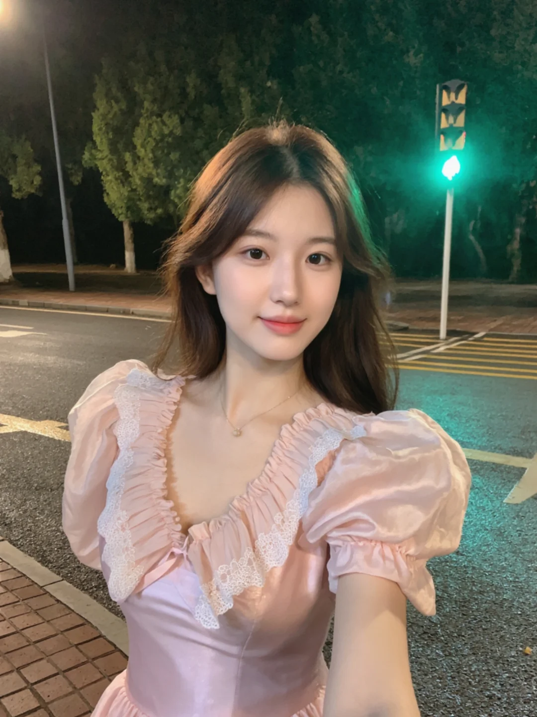40岁，我开始爱自己了，夜太美人更美
