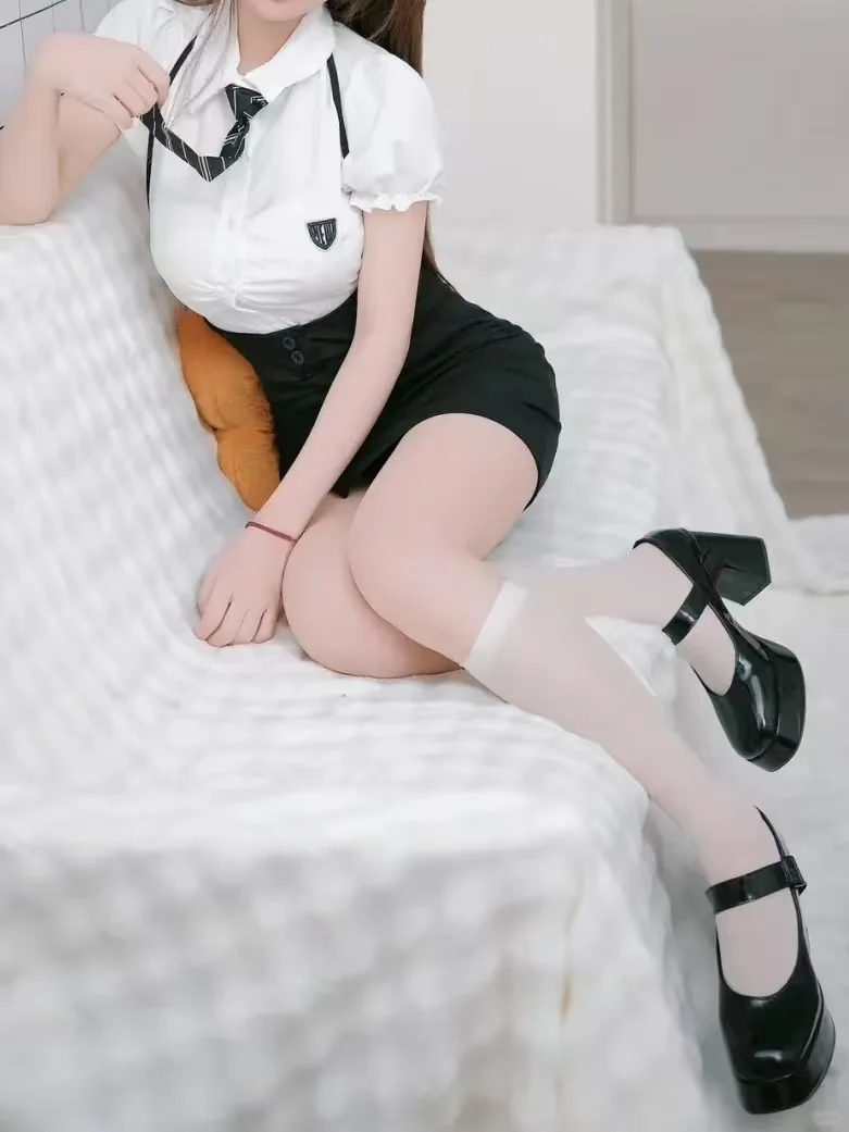 今天也很乖哦~是短筒白丝的可爱!