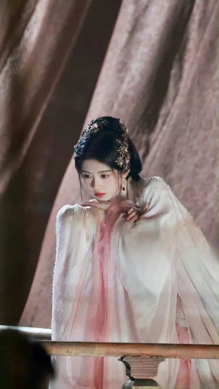 天生媚骨 媚眼如丝