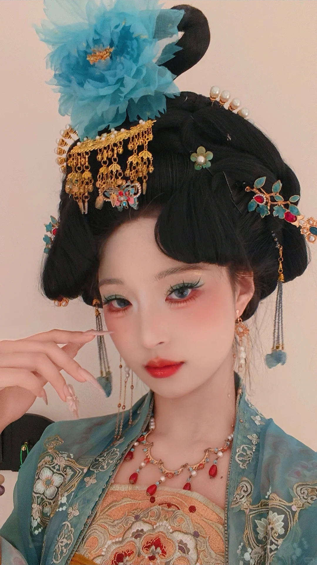 今我妩媚 是春凭栏