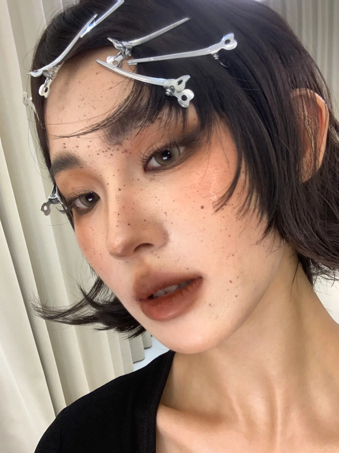 原相机 焦糖色系小魅惑氛围感 短发假发妆造