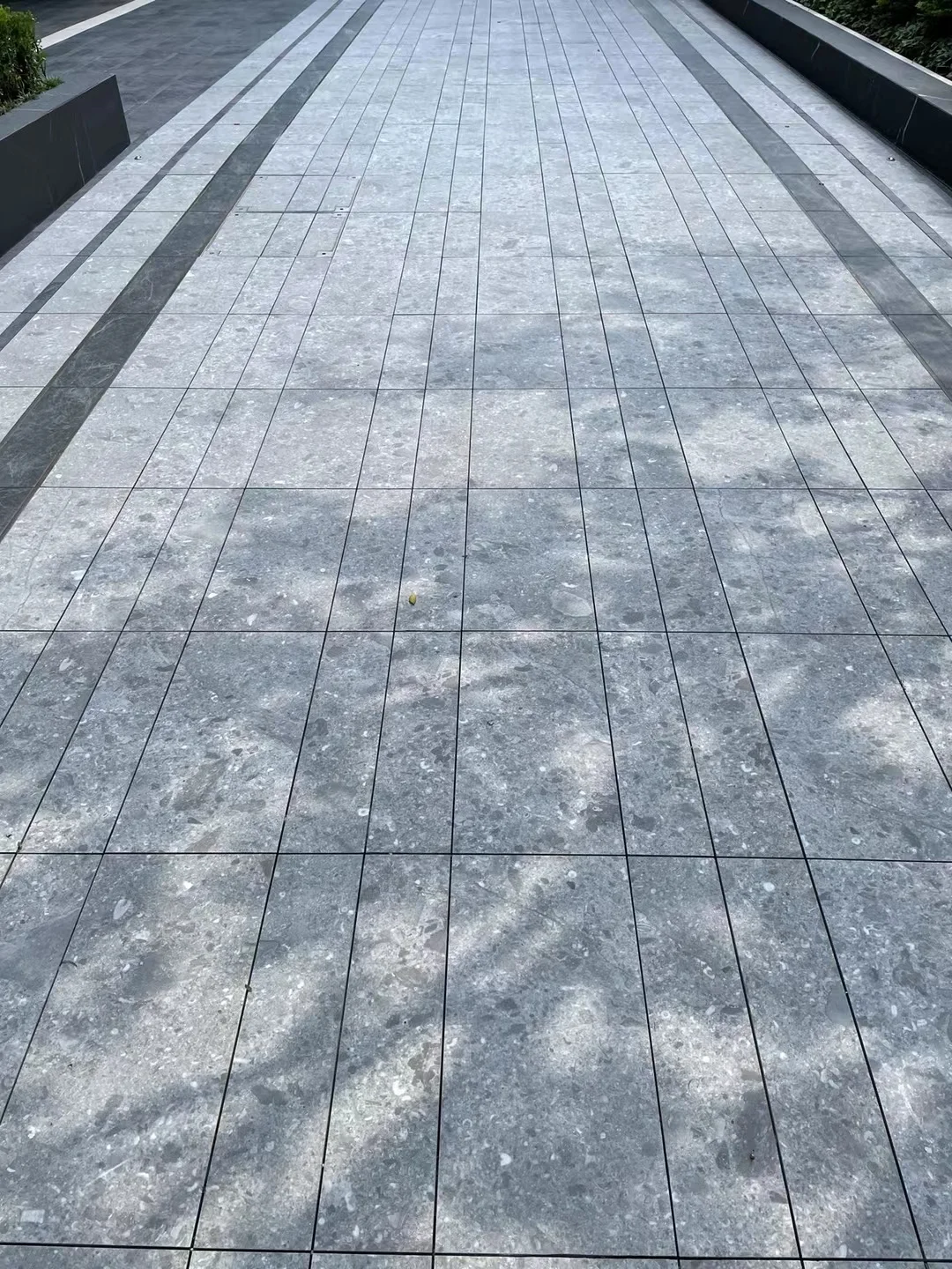 卷得飞起的地产，铺装也不能幸免