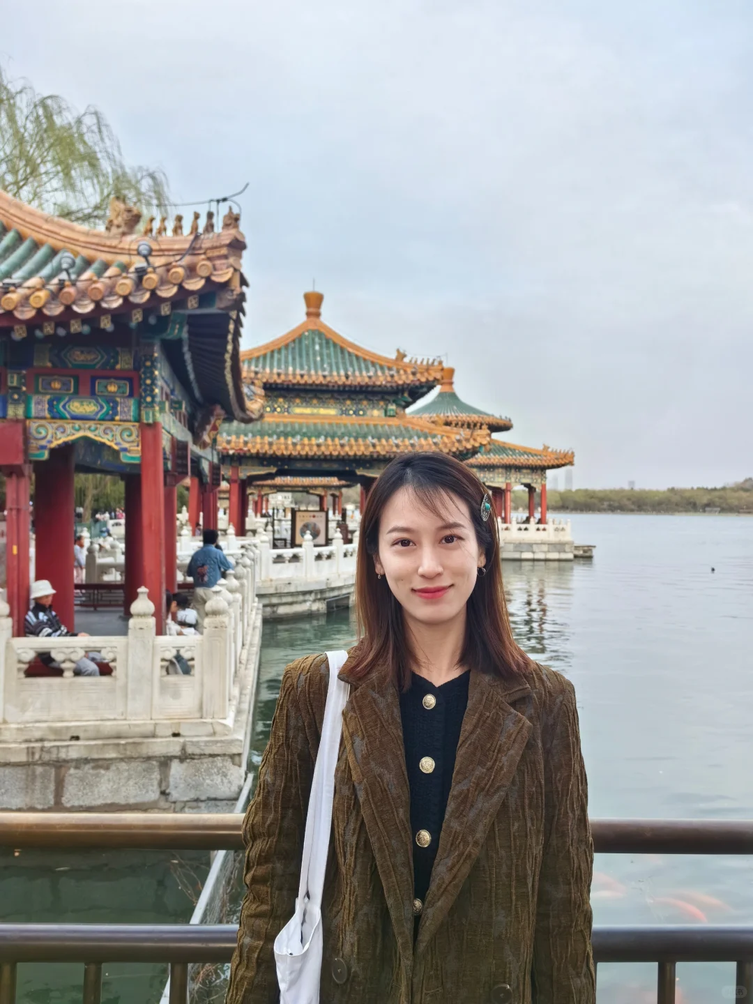 在？看看美女。