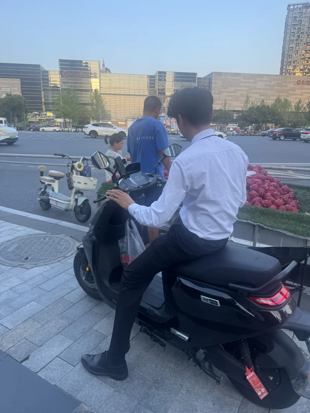 正装 卖房小哥哥