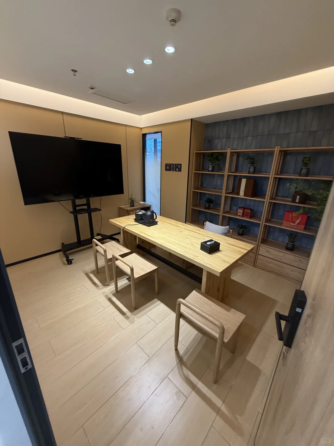 小时候以为一栋楼就是一个公司😅