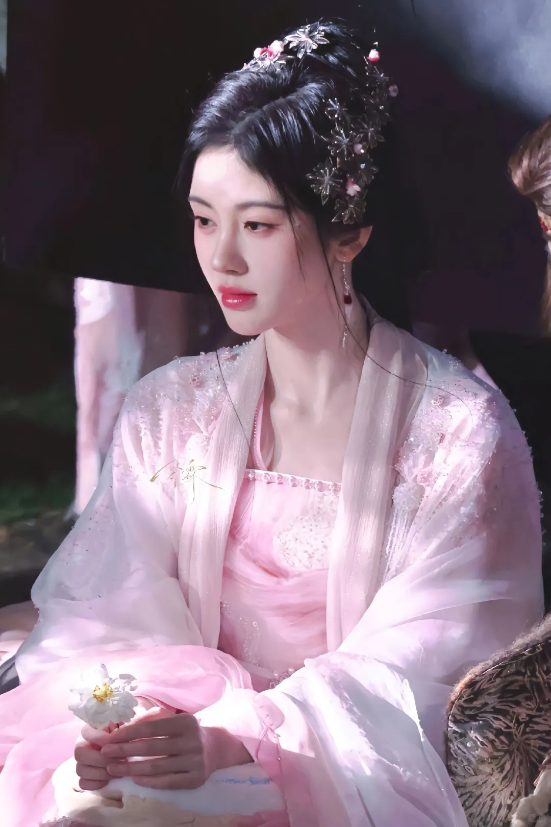 媚而不俗 艳而不妖