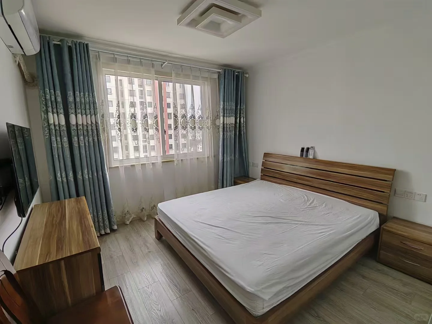 自住精装修，电梯高层，采光视野无敌，