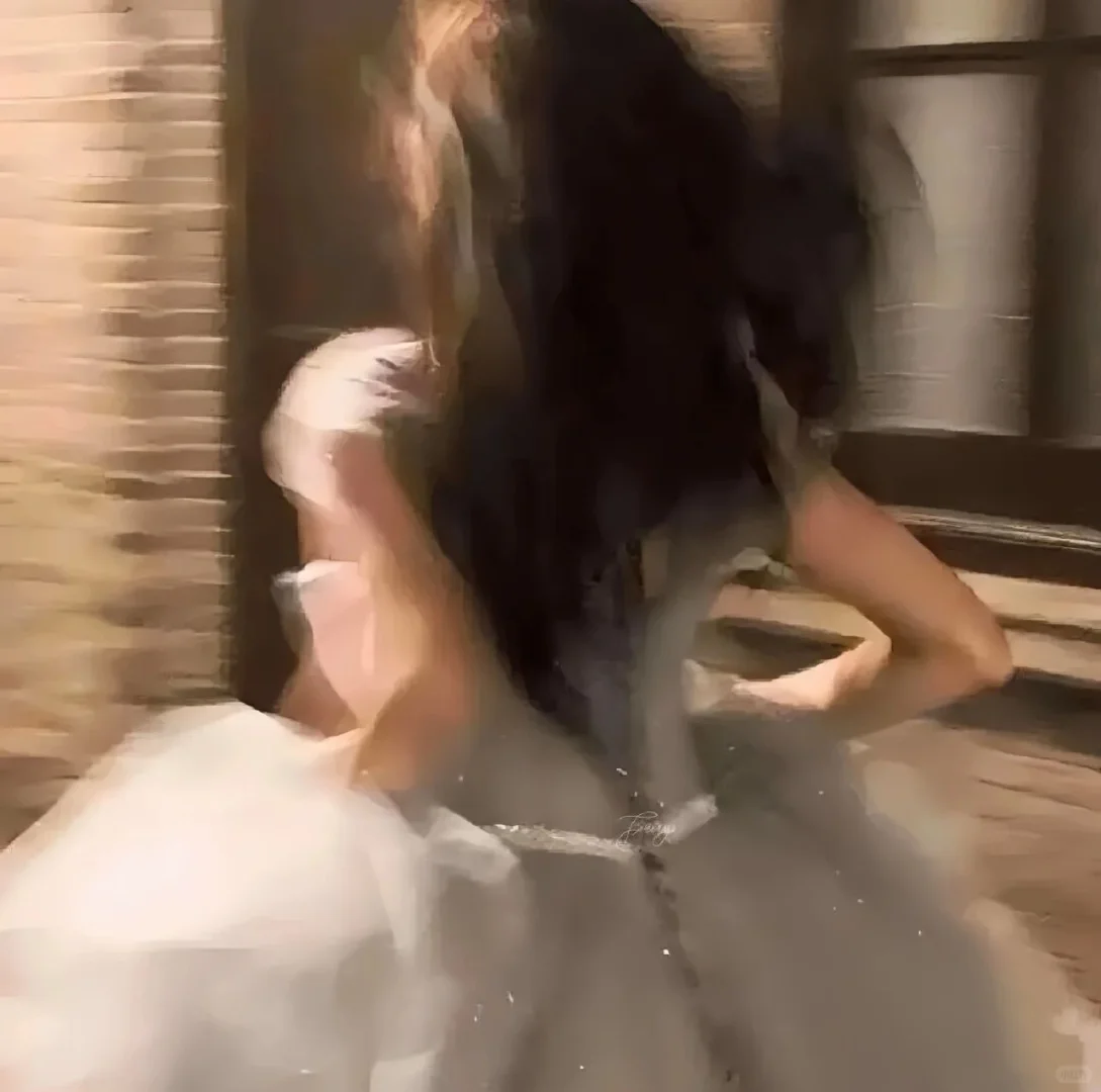 𝐒𝐡𝐚𝐫𝐞｜一眼心动的绝美背影女头