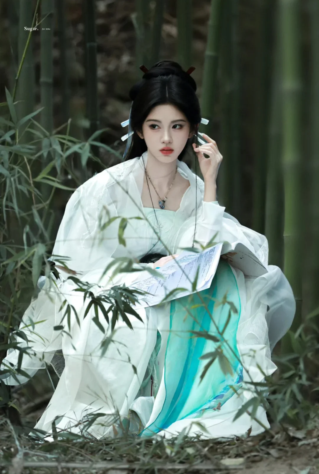 鞠婧祎，内娱独一份的清纯妩媚风