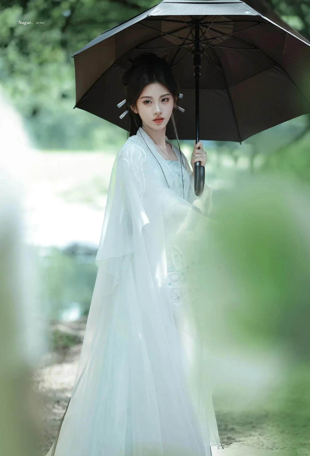 鞠婧祎，内娱独一份的清纯妩媚风