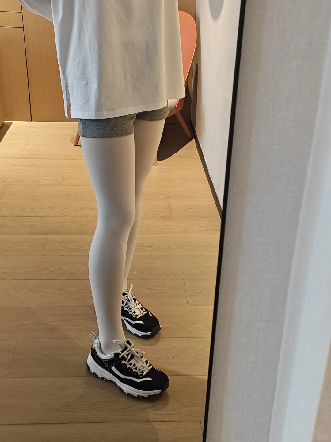 谁说男孩子穿白裤袜不好看