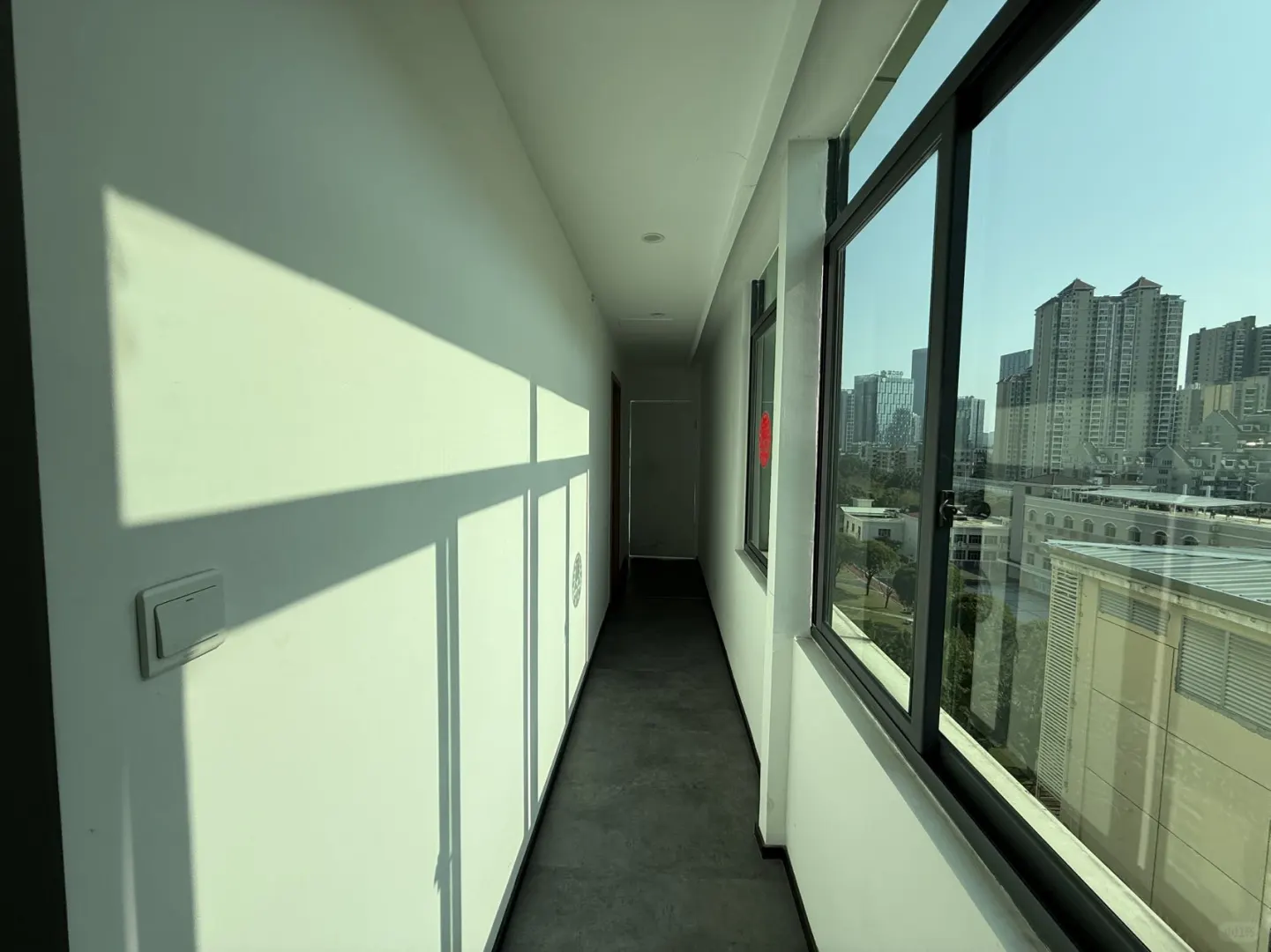 ✨打工人狂喜！市中心200㎡精装办公室藏不住啦