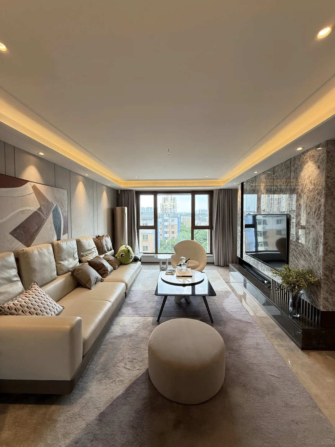 电梯洋房🏡顶楼出租，220㎡ 三室两卫 带阳台