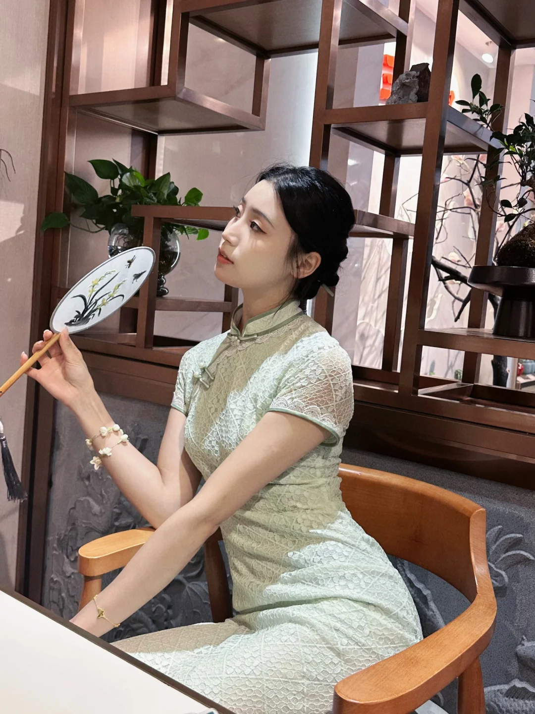 对旗袍的偏爱都写在脸上～