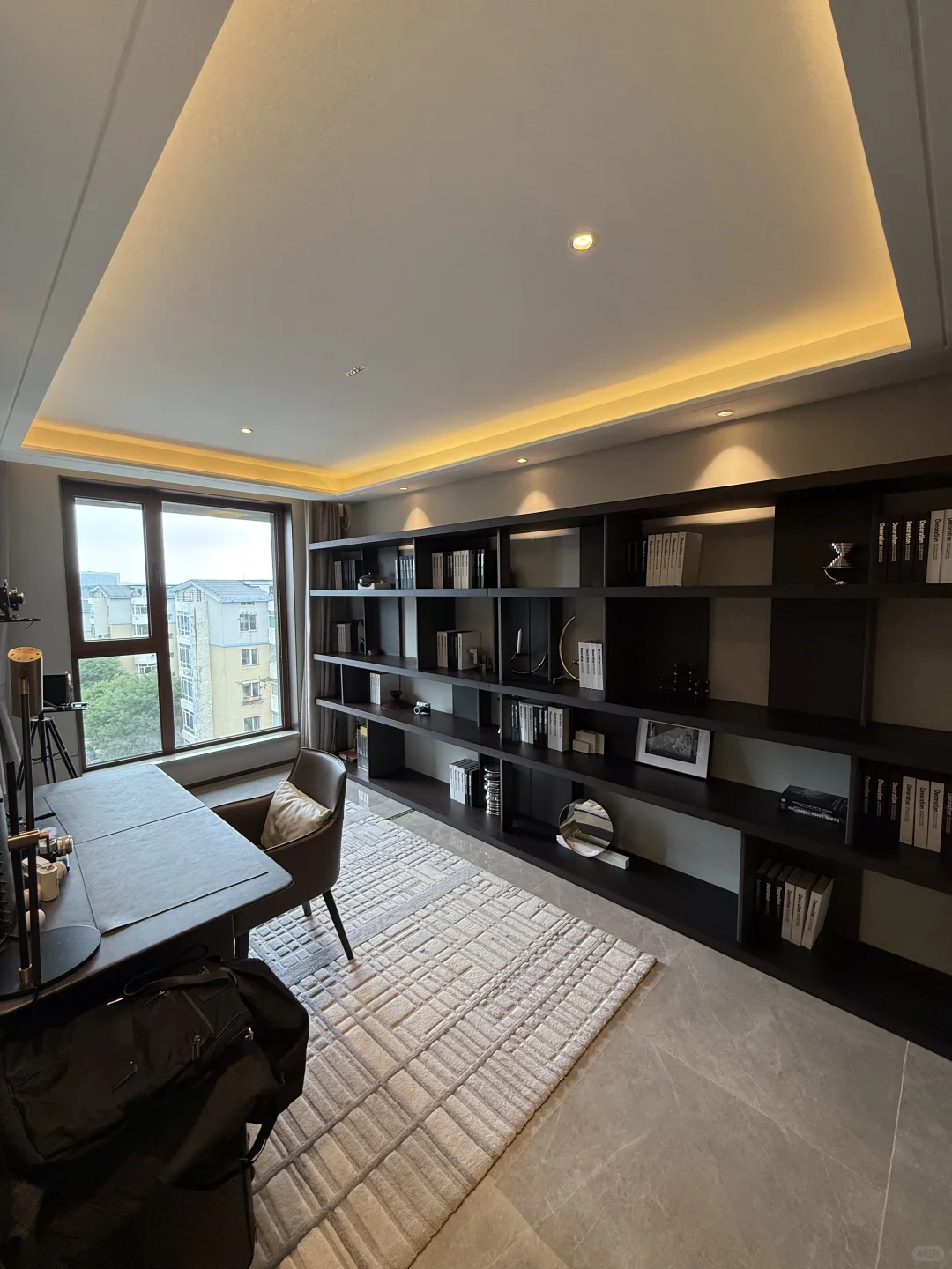 电梯洋房🏡顶楼出租，220㎡ 三室两卫 带阳台
