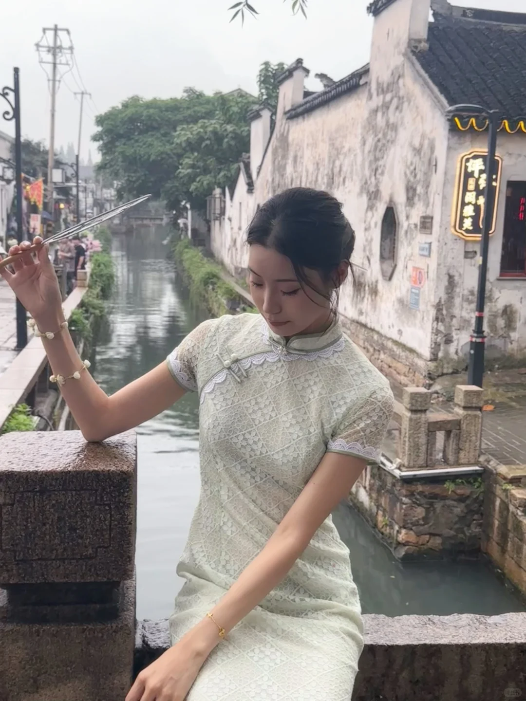 对旗袍的偏爱都写在脸上～
